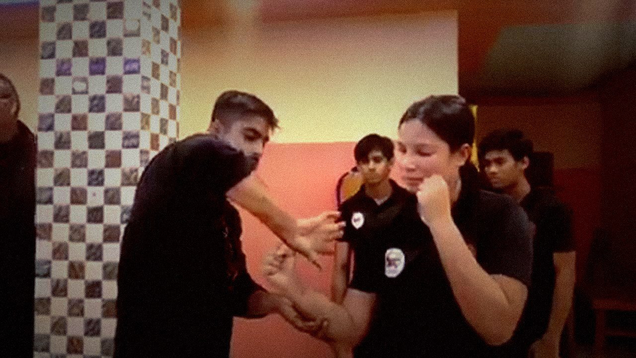 Students drilling trapping hands at the Kolkata seminar